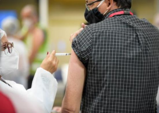 Guarulhos inicia aplicação da quarta dose contra a covid em idosos acima de 60 anos